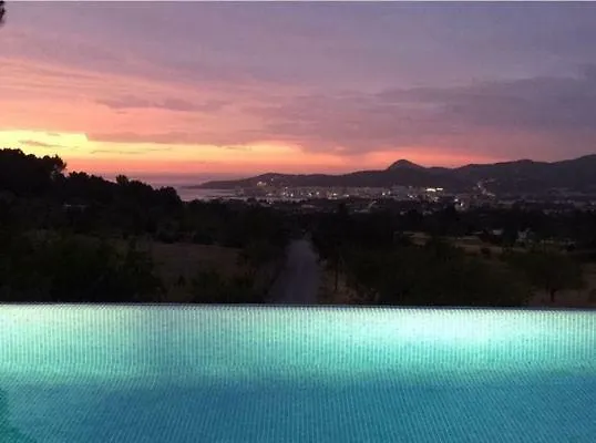Dos Monos Villa San Antonio